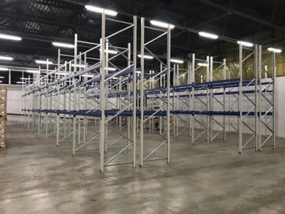 Levering og installasjon av lagerhyllesystemer for plassering av 603 paller på lageret til selskapet "Karavela".6